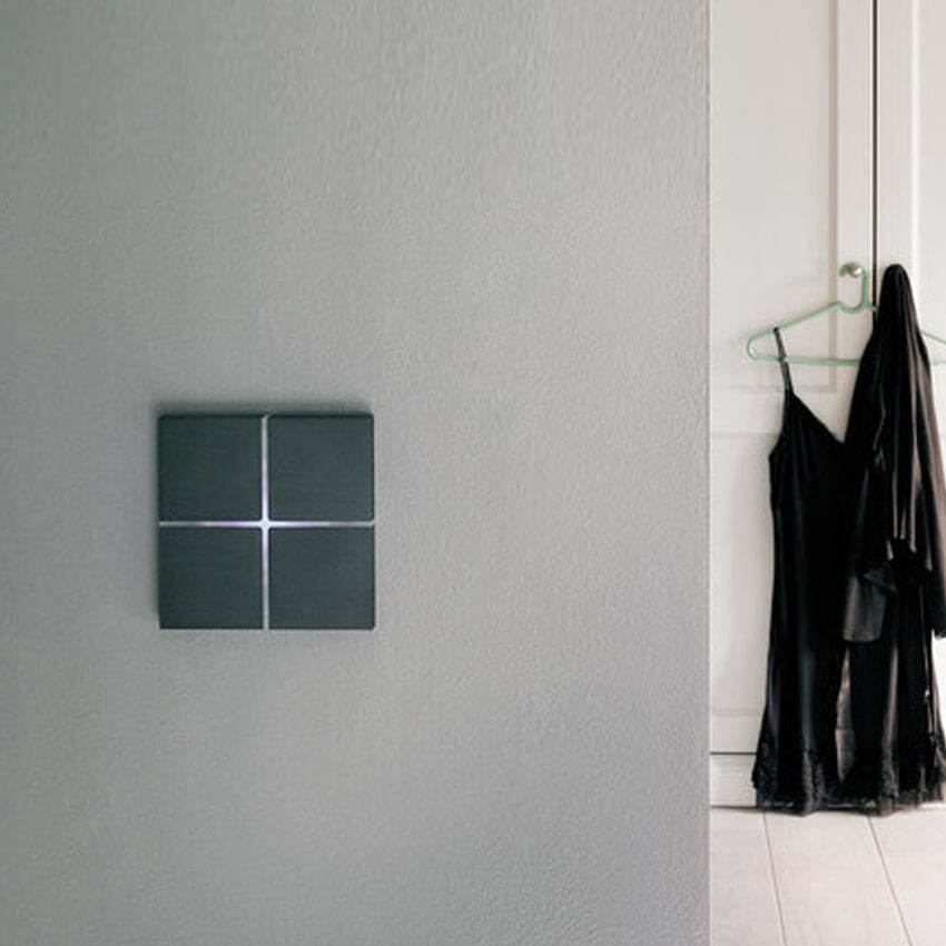 Sentido - brushed black - 4-way - Qoratech