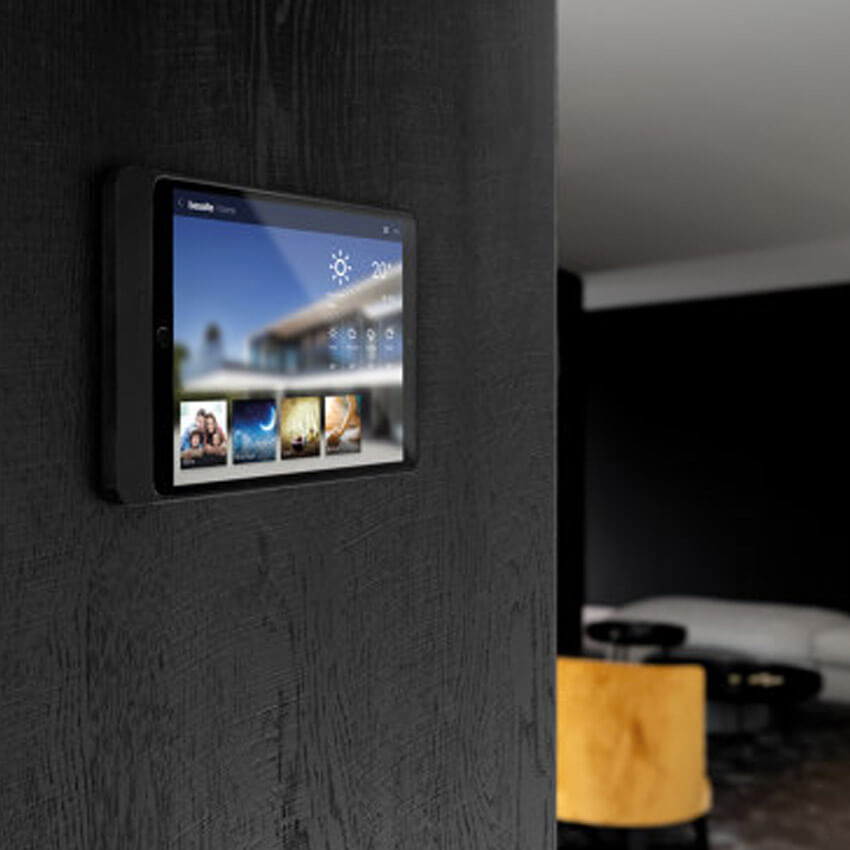 Eve wall mount for iPad - brushed black